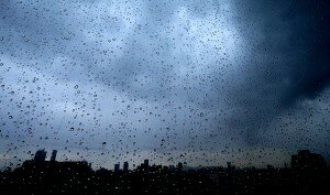 70705159. México, 5 Jul. 2017 (Notimex-Jorge Arciga).- Precipitación de gotas acechan y se esparcen sobre la ciudad de México. NOTIMEX/FOTO/JORGE ARCIGA/JAA/WEA/CLIMA/NALES/HUR/